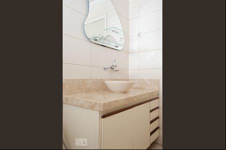 Banheiro social de apartamento para alugar com 3 quartos, 104m² em Centro, Campinas