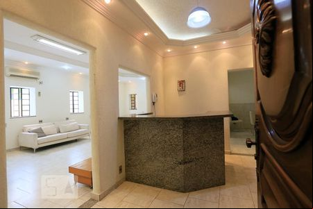 Sala de Entrada de casa de condomínio para alugar com 4 quartos, 400m² em Alto de Pinheiros, São Paulo