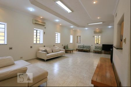 Sala de casa de condomínio para alugar com 4 quartos, 400m² em Alto de Pinheiros, São Paulo