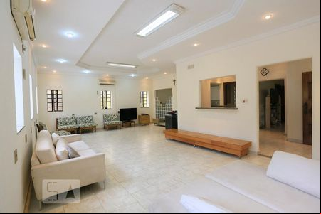 Sala de casa de condomínio para alugar com 4 quartos, 400m² em Alto de Pinheiros, São Paulo