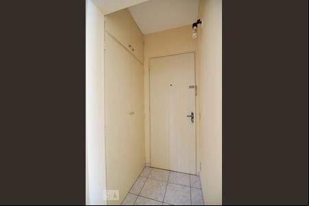 Entrada de kitnet/studio para alugar com 1 quarto, 33m² em Centro, Campinas