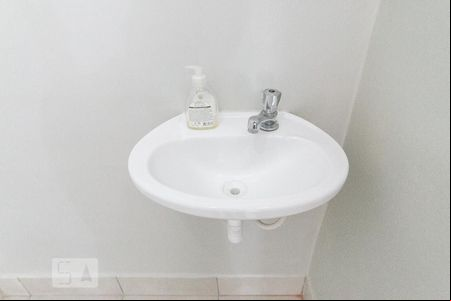 Banheiro da suíte  de casa de condomínio para alugar com 1 quarto, 35m² em Vila Gumercindo, São Paulo