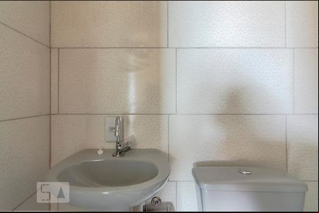 Banheiro de kitnet/studio à venda com 1 quarto, 17m² em Santa Cruz, Belo Horizonte