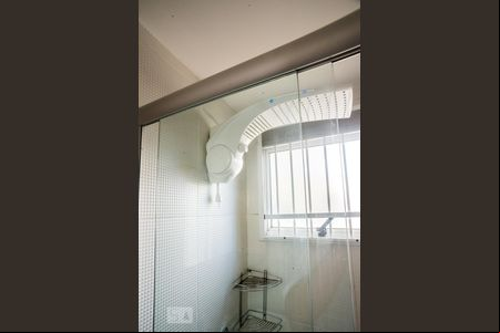 Banheiro de apartamento para alugar com 2 quartos, 58m² em Humaitá, Porto Alegre