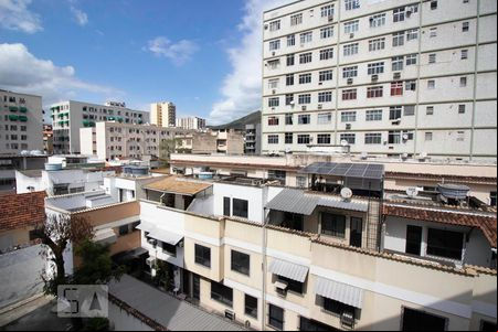 Vista sala de apartamento para alugar com 2 quartos, 110m² em Méier, Rio de Janeiro