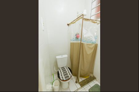 Banheiro Social 1 (Primeiro Andar) de casa de condomínio para alugar com 3 quartos, 270m² em Tanque, Rio de Janeiro