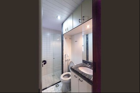 Banheiro da suíte 1 de kitnet/studio à venda com 1 quarto, 50m² em São Pedro, Belo Horizonte