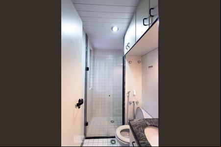 Banheiro da suíte 1 de kitnet/studio à venda com 1 quarto, 50m² em São Pedro, Belo Horizonte