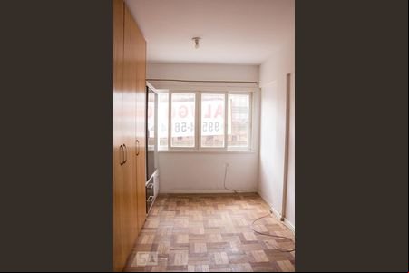 Quarto/Sala de kitnet/studio à venda com 1 quarto, 30m² em Centro Histórico, Porto Alegre