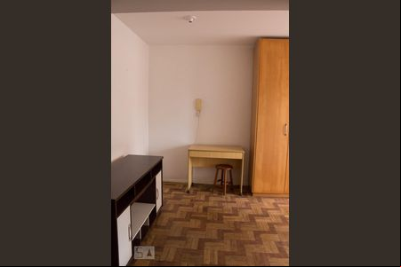 Quarto/Sala de kitnet/studio à venda com 1 quarto, 30m² em Centro Histórico, Porto Alegre