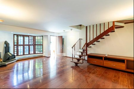 Sala de casa de condomínio para alugar com 4 quartos, 180m² em Butantã, São Paulo