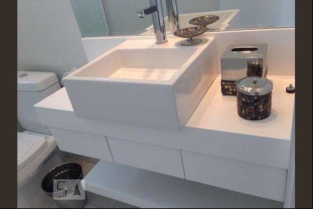 Banheiro de apartamento para alugar com 1 quarto, 80m² em Portão, Curitiba