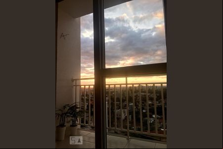 Apartamento para alugar com 3 quartos, 73m² em Jardim Itu Sabará, Porto Alegre