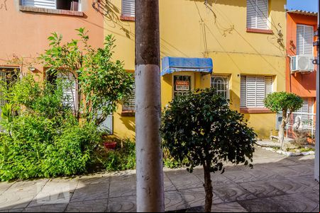 Vista de casa de condomínio à venda com 2 quartos, 75m² em Santo Antônio, Porto Alegre