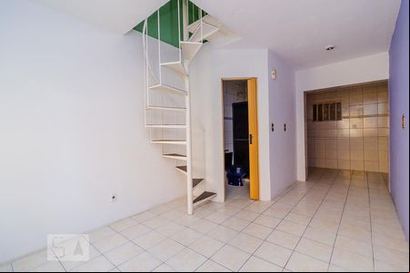 Sala de casa de condomínio à venda com 2 quartos, 75m² em Santo Antônio, Porto Alegre