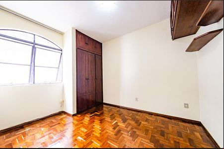 Quarto 1 de apartamento para alugar com 2 quartos, 65m² em Alto Caiçaras, Belo Horizonte
