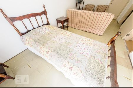 Sala / Quarto de kitnet/studio para alugar com 1 quarto, 30m² em Centro, Campinas