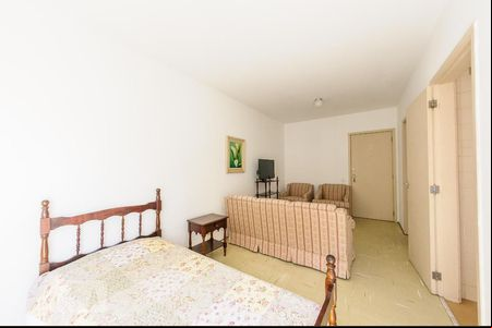Sala / Quarto de kitnet/studio para alugar com 1 quarto, 30m² em Centro, Campinas