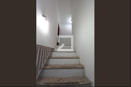 Escada de casa para alugar com 2 quartos, 70m² em Parque Jambeiro, Campinas