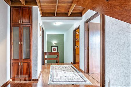 2º Piso corredor de casa à venda com 4 quartos, 330m² em Barreirinha, Curitiba
