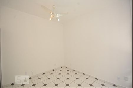 Quarto 1 de apartamento para alugar com 2 quartos, 54m² em Flamengo, Rio de Janeiro