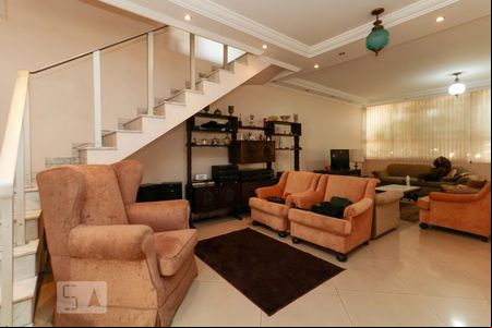 Sala  de casa para alugar com 4 quartos, 200m² em Jardim Vera Cruz, São Paulo