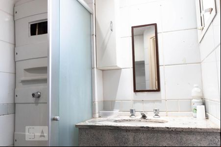 Banheiro de kitnet/studio à venda com 1 quarto, 30m² em Estoril, Belo Horizonte