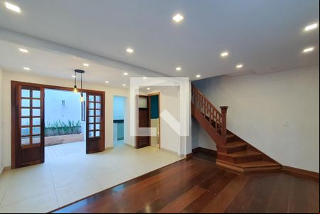 Sala de casa de condomínio para alugar com 2 quartos, 92m² em Vila Mariana, São Paulo