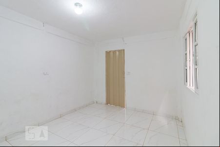 Quarto de casa para alugar com 1 quarto, 40m² em Jardim Silvia, Guarulhos