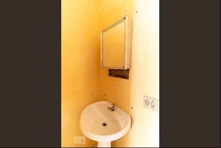 Banheiro de kitnet/studio para alugar com 1 quarto, 52m² em Pinheiros, São Paulo