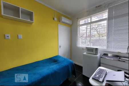 Kitnet de casa para alugar com 3 quartos, 197m² em Teresópolis, Porto Alegre