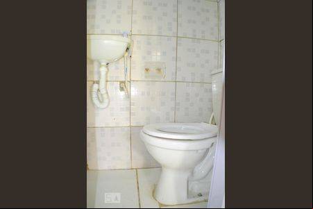 Banheiro de kitnet/studio para alugar com 1 quarto, 40m² em Arraial do Retiro, Salvador