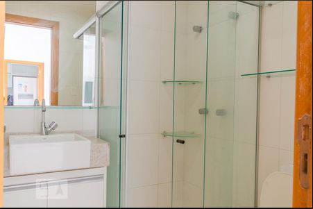 Banheiro de apartamento para alugar com 1 quarto, 60m² em Itaigara, Salvador