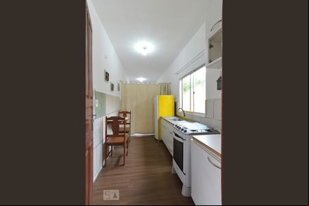 Cozinha de kitnet/studio para alugar com 1 quarto, 30m² em Serraria, São José