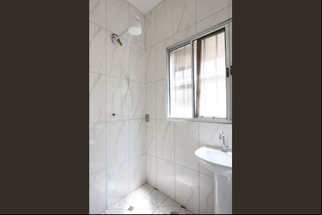 Banheiro de casa para alugar com 1 quarto, 65m² em Itaquera, São Paulo