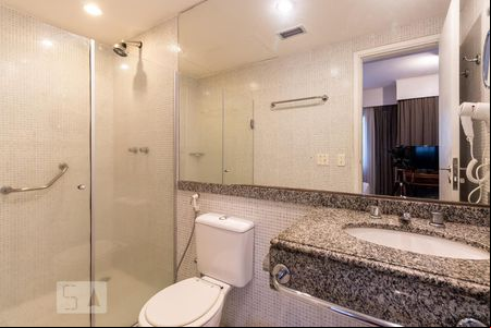 Banheiro de kitnet/studio à venda com 1 quarto, 30m² em Indianópolis, São Paulo
