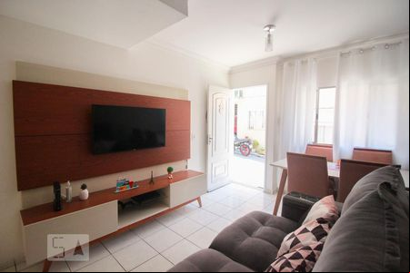 Sala de casa de condomínio para alugar com 2 quartos, 63m² em Itaquera, São Paulo