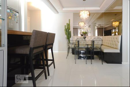 Sala de estar e jantar de apartamento para alugar com 2 quartos, 75m² em Kobrasol, São José