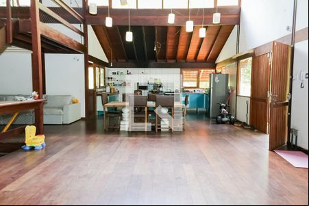 Sala de casa para alugar com 5 quartos, 350m² em Chácaras dos Lagos, Cotia