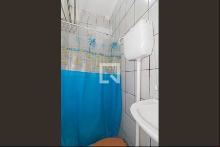 Banheiro de kitnet/studio para alugar com 1 quarto, 25m² em Dois de Julho, Salvador