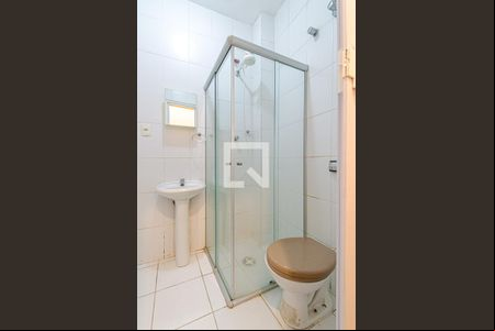 Banheiro de kitnet/studio para alugar com 1 quarto, 31m² em República, São Paulo