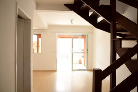 Sala de casa de condomínio para alugar com 3 quartos, 100m² em Parque Rincão, Cotia