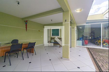 Garagem de casa para alugar com 3 quartos, 234m² em Ahú, Curitiba