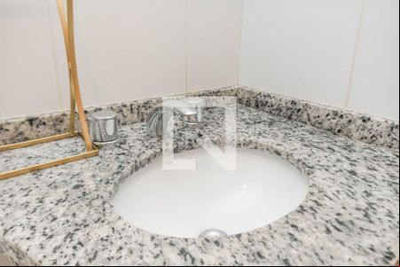 Banheiro de kitnet/studio para alugar com 1 quarto, 20m² em República, São Paulo
