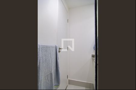 Banheiro de kitnet/studio para alugar com 1 quarto, 21m² em República, São Paulo