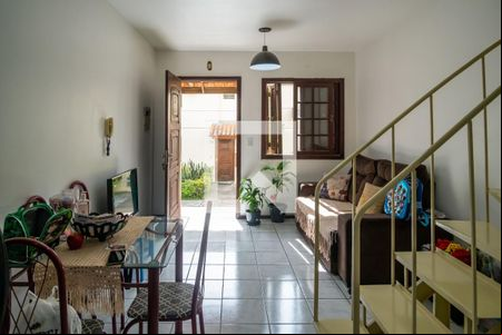 Sala de casa de condomínio para alugar com 2 quartos, 73m² em Vila Nova, Porto Alegre