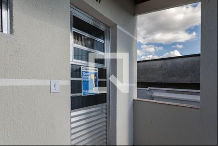 Plaquinha - Entrada de kitnet/studio para alugar com 1 quarto, 18m² em Vila Brasileira, Mogi das Cruzes