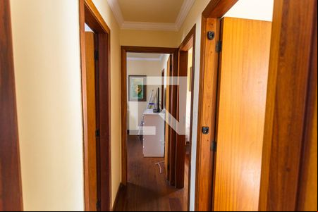 Corredor de apartamento à venda com 3 quartos, 160m² em Serra, Belo Horizonte