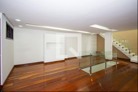 Sala de casa de condomínio para alugar com 3 quartos, 300m² em Rio do Ouro, Niterói