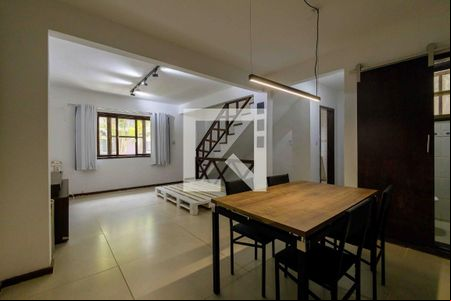 Sala de casa de condomínio para alugar com 2 quartos, 150m² em Vargem Grande, Rio de Janeiro